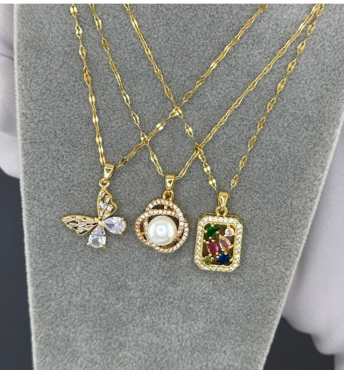 BUTTERFLY 18k GOLD-PLATED BRASS NECKLACE - CRYSTALLIC